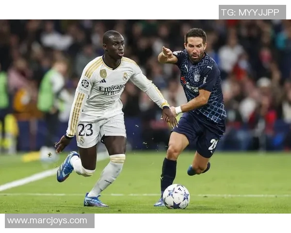 被打巴掌的足球明星背后的故事与荣耀之路